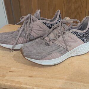 New Balance Women's Fresh Foam ROAV-Rose Size 8.5